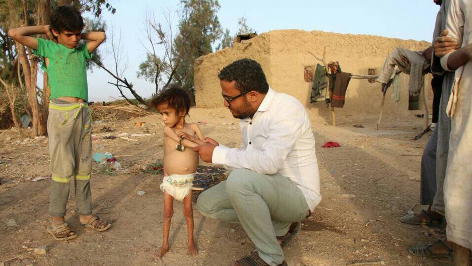 ahmad-algohbary-and-jamila-hanan-help-children-in-yemen-recover-from